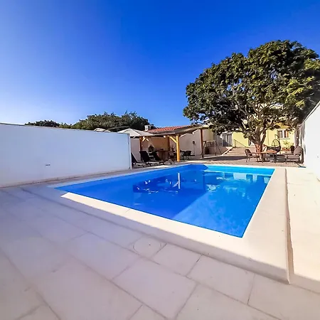 Villa Aura
